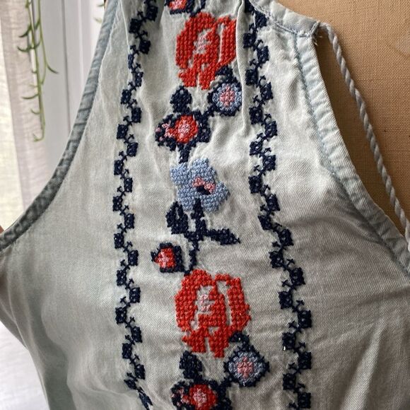 Old Navy Embroidered Tank Top Size Medium - Picture 2 of 5